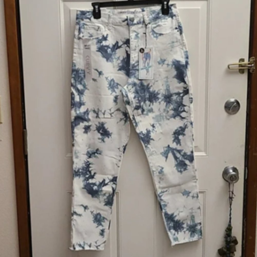 Tinseltown Mom Jeans.